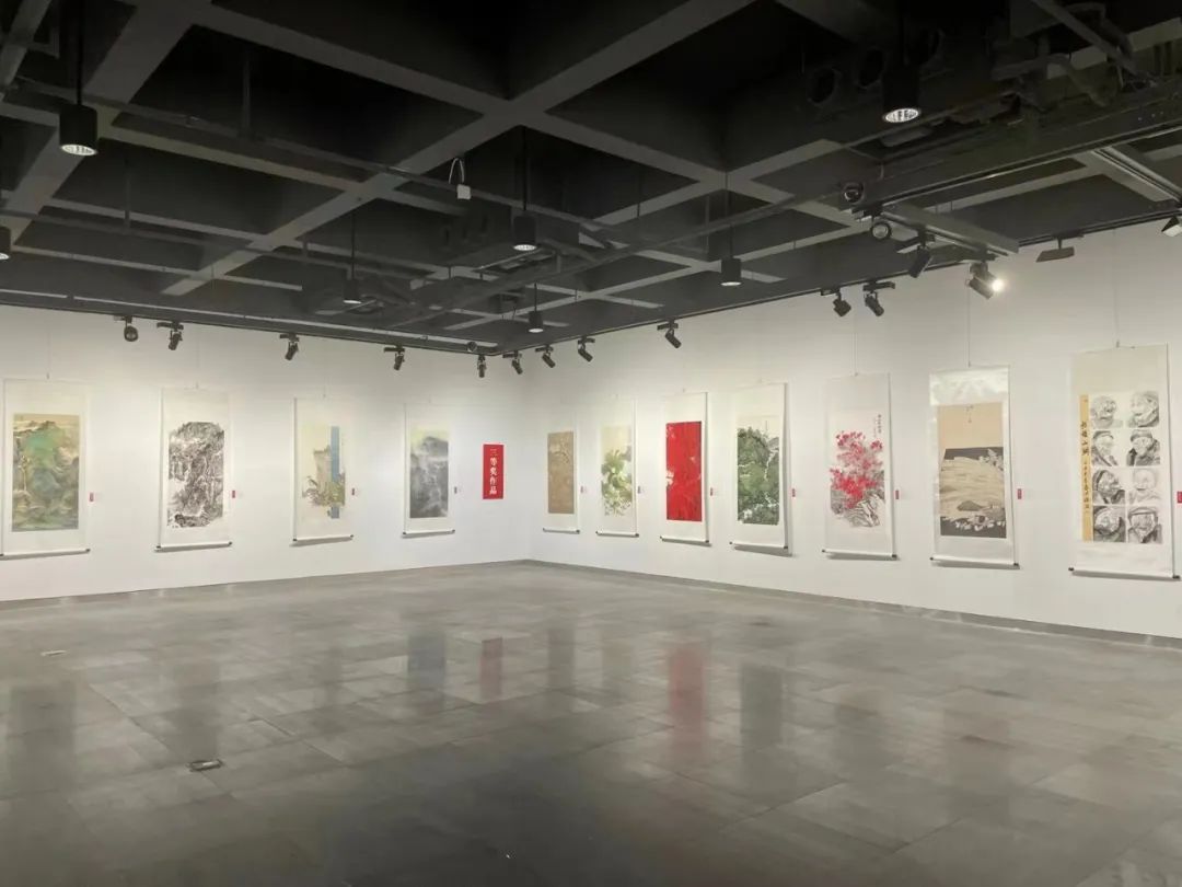 書法美術攝影，三項基層作者為主角的藝術大展在鄭州開幕